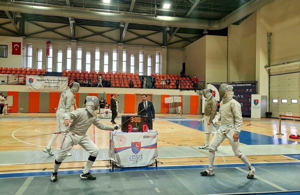 Kastamonu Üniversitesi, Türkiye Eskrim Federasyonu'nun düzenlediği Kılıç Açık Turnuvası'na ev