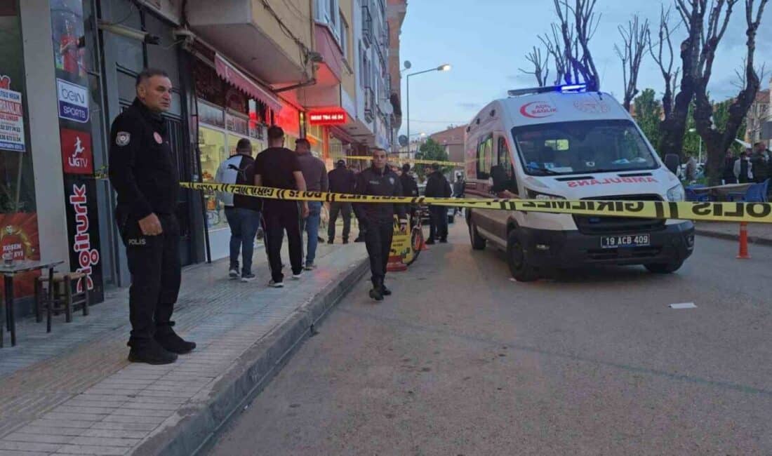 Çorum’da Kavga Sırasında Kendini Vuran Adam Hastaneye Kaldırıldı Çorum'un Üçtutlar Mahallesi'nde iki grup arasında çıkan kargaşada Adem Ö.