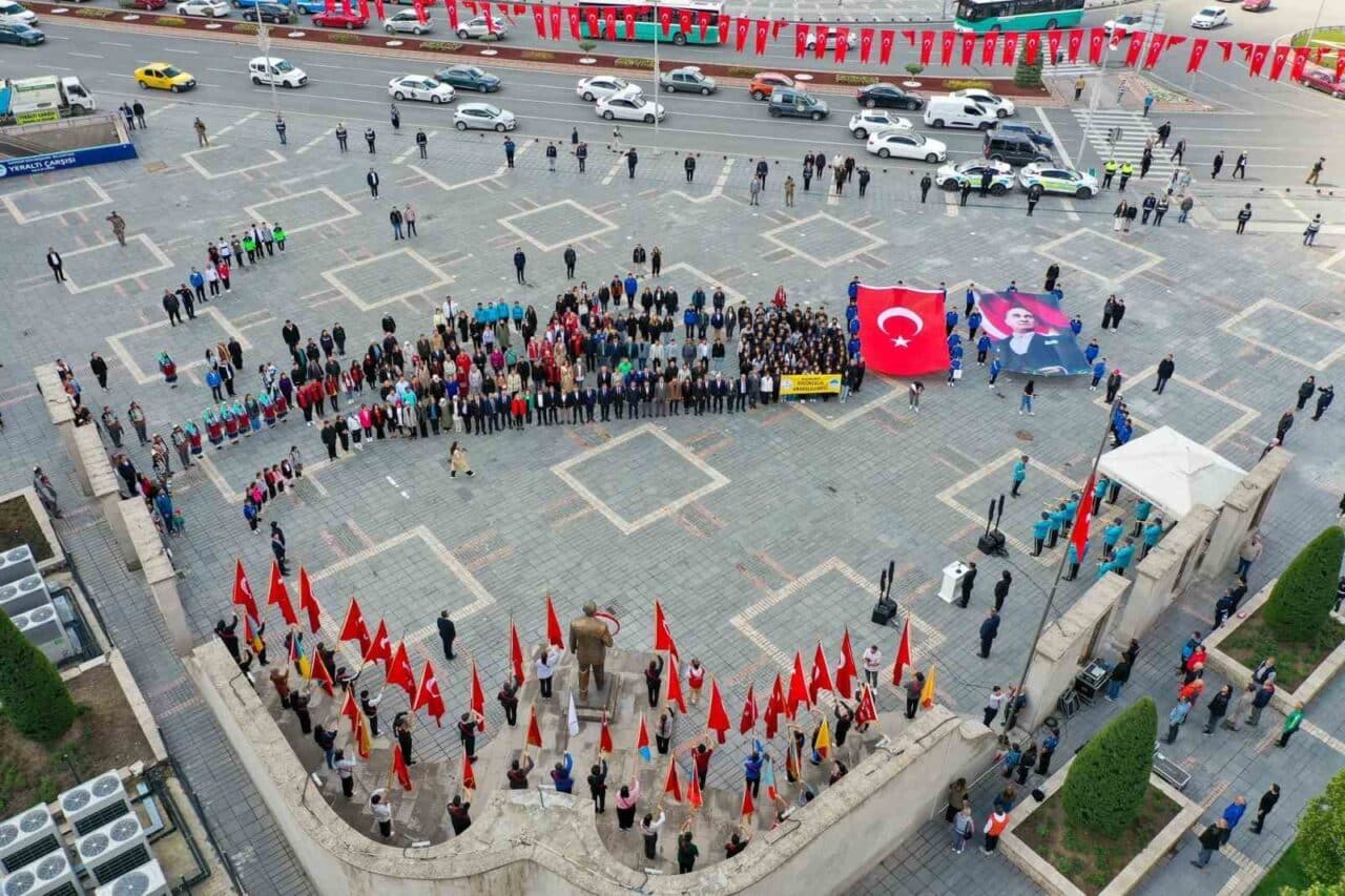 Kayseri'de, Gençlik Haftası ve 19 Mayıs'ı anma etkinlikleri çerçevesinde Atatürk
