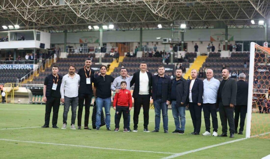 PFDK, Kayserispor’a 168 bin TL ceza keserken, kulüp yöneticilerine de yaptırımlar uyguladı. Kayserispor, PFDK tarafından Alanyaspor ile oynanan maçta akreditasyon kurallarına uymadığı