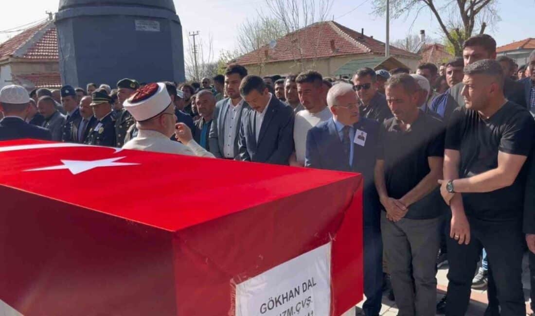 Piyade Uzman Çavuş Gökhan Dal, Van’da Geçirdiği Kaza Sonucu Hayatını Kaybederek Aksaray’da Toprağa Verildi Van'ın Çaldıran ilçesinde askeri aracın devrilmesi sonucu hayatını kaybeden 26