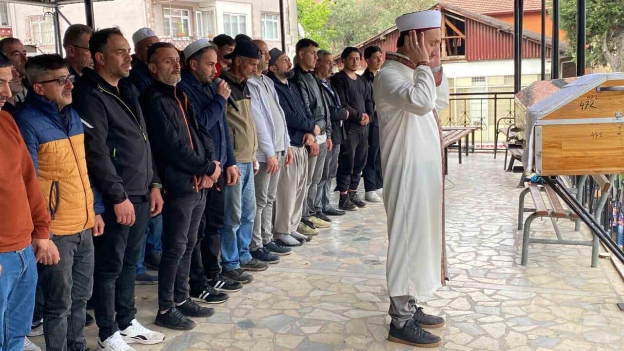 Kocaeli'nin İzmit ilçesinde, 18 yaşındaki motosiklet sürücüsü Enes Ağaç, bir