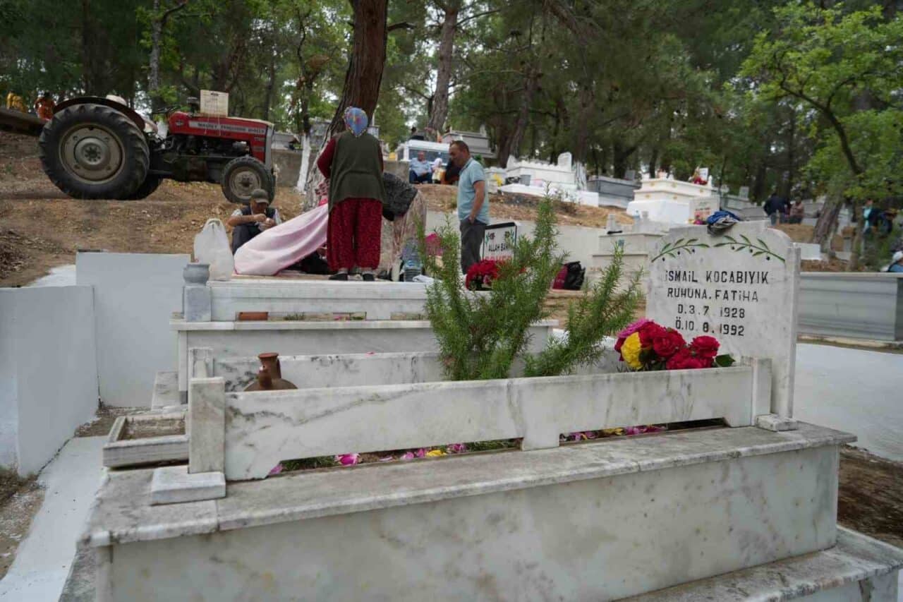 Balıkesir'in Edremit ilçesindeki Tahtacı Türkmenleri, 600 yıllık Hıdırellez geleneğini yaşatmaya