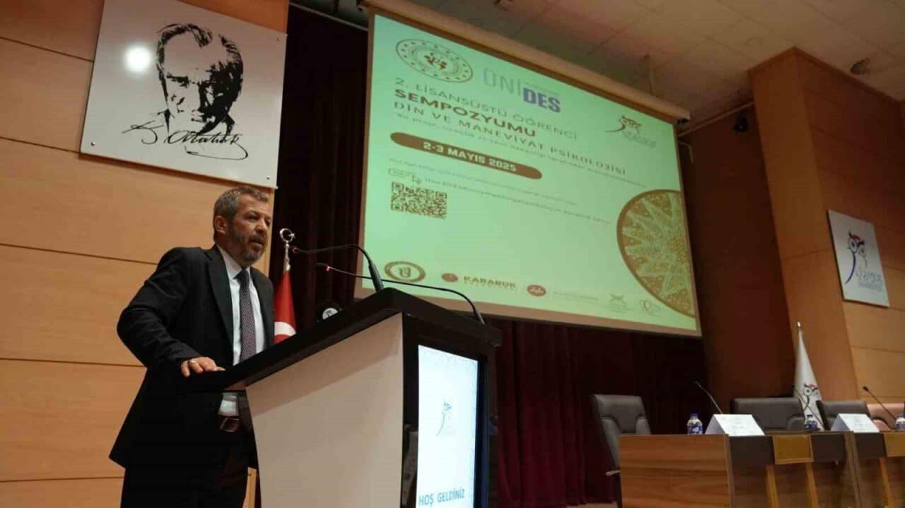 Karabük Üniversitesinde gerçekleştirilen "Din ve Maneviyat Psikolojisi" temalı Lisansüstü Öğrenci
