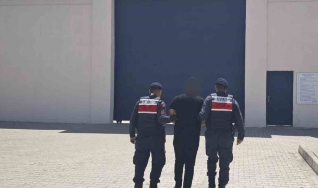 Adıyaman’da Jandarma Ekipleri Tarafından 8 Yıl 9 Ay Hapis Cezası Bulunan İki Şahsın Yakalandığı Açıklandı Adıyaman'da İl Jandarma Komutanlığı, kişiyi hürriyetinden yoksun kılma ve kasten