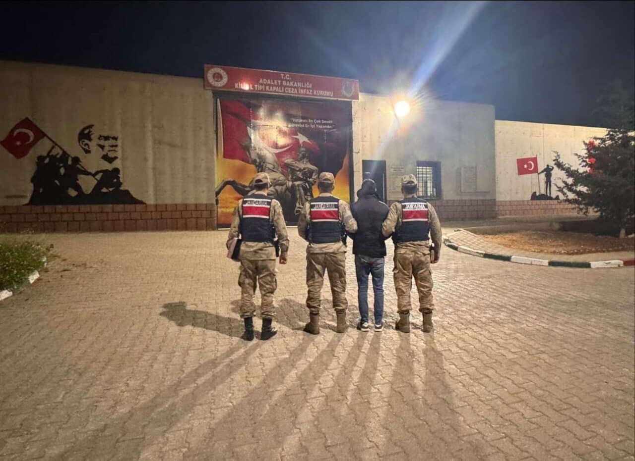 Kilis'te jandarmanın düzenlediği operasyonda, M.K. adlı şahsın motosikletten 3 kilogram