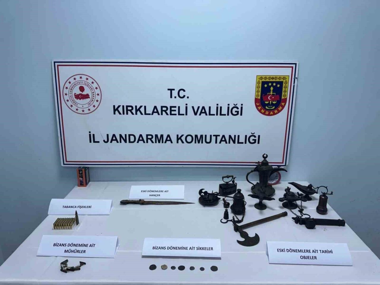 Kırklareli ve Tekirdağ'da gerçekleştirilen eş zamanlı operasyonda, kaçak kazı yapan