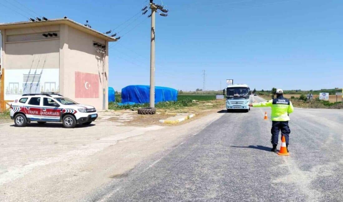 Kırklareli’nde Jandarma, 25 Bin Araçta 348 Sürücüye Ceza Kesti Kırklareli Jandarma Komutanlığı, gerçekleştirdiği trafik denetimlerinde 25 bin 624 aracı