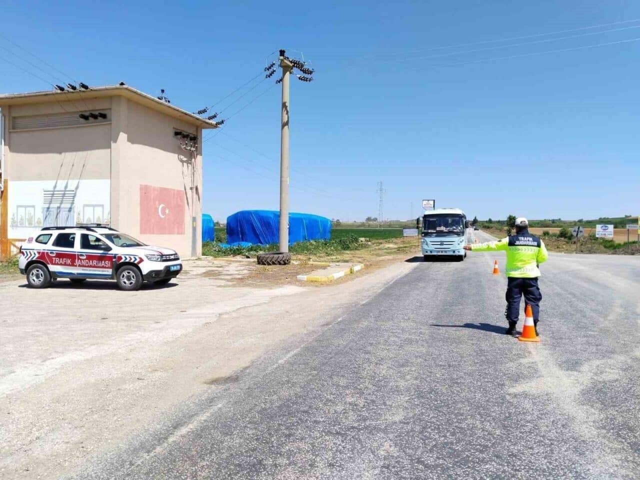 Kırklareli Jandarma Komutanlığı, gerçekleştirdiği trafik denetimlerinde 25 bin 624 aracı