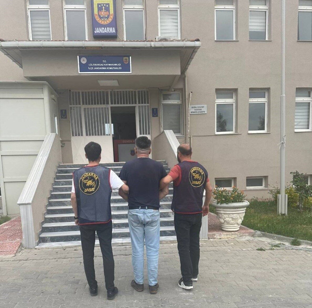 Kırklareli'de 23 yıl 11 ay 25 gün hapis cezası bulunan
