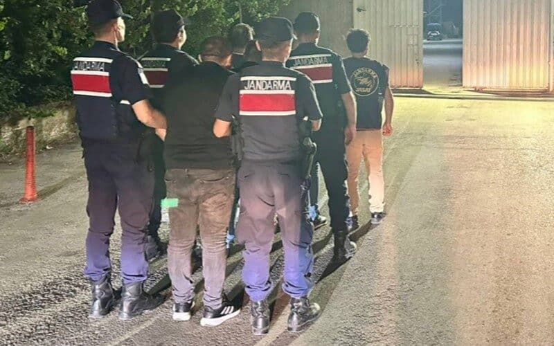 Kırklareli'nde İl Jandarma Komutanlığı, çeşitli suçlardan dolayı aranan 31 kişiyi