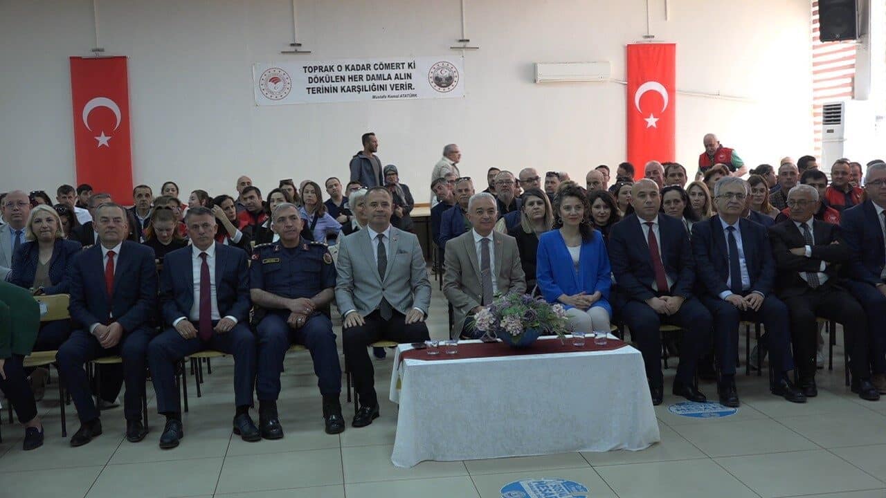 Kırklareli'nde düzenlenen "Çiftçi Aileler Yarışıyor" bilgi yarışmasında, Doç. Dr. Aylin