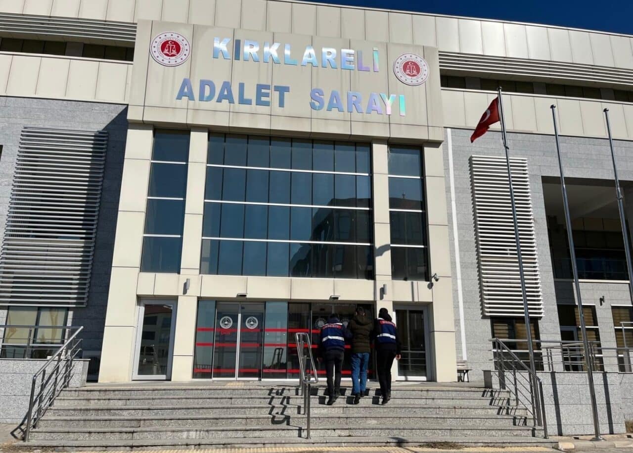 Kırklareli’nde İl Jandarma Komutanlığı, üzerinde arama kararı olan ve kesinleşmiş