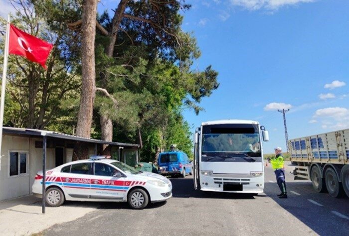 Kırklareli'nde jandarma, 21-27 Mayıs tarihleri arasında gerçekleştirdiği trafik denetimlerinde 13