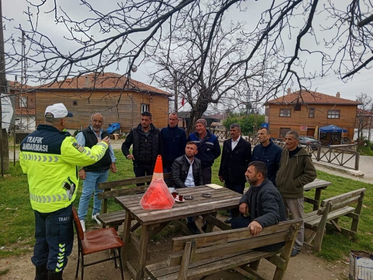 Kırklareli İl Jandarma Komutanlığı, traktör sürücülerinin trafik güvenliğini artırmak amacıyla