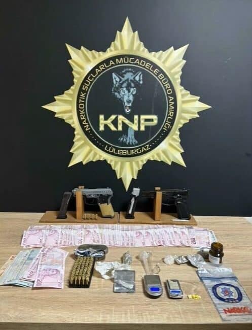 Kırklareli’nde düzenlenen uyuşturucu operasyonunda 7 kişi gözaltına alındı Kırklareli'de yapılan uyuşturucu operasyonunda 7 kişi gözaltına alındı. Lüleburgaz'da eş