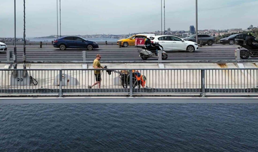 İngiliz gezgin Karl Bushby, 26 yıllık yürüyüş yolculuğunun önemli bir
