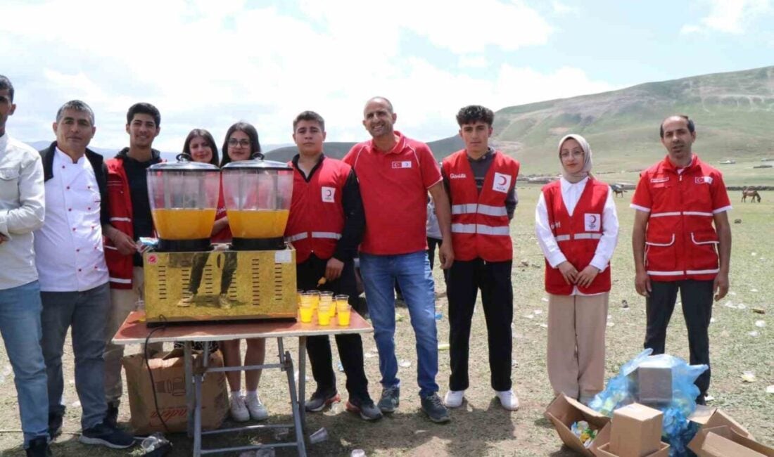 Ağrı'nın Diyadin ilçesindeki Hacıhalit köyünde, Kızılay'ın düzenlediği bahar şenliği büyük