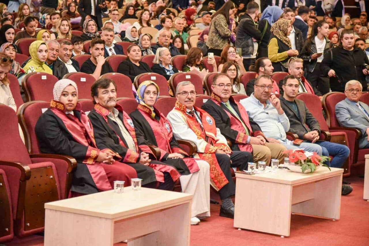 Karamanoğlu Mehmetbey Üniversitesi, 2024-2025 Eğitim Öğretim Yılı mezuniyet törenine ev