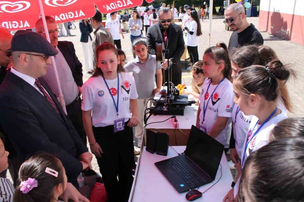 Kocaali'deki Gümüşoluk Ortaokulu, 21-22 Mayıs 2025'te 4006 TÜBİTAK Bilim Fuarı'na