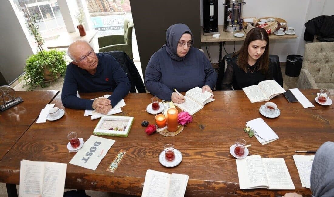 Kocaeli Büyükşehir Belediyesi’nin "Okuyan Şehir Kulübü Projesi", okuma grupları aracılığıyla