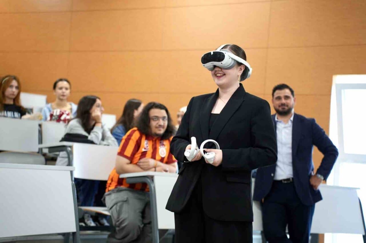 Kocaeli Sağlık ve Teknoloji Üniversitesi, sanal gerçeklik destekli psikoterapi atölyesi