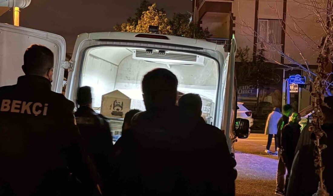Çubuk’taki cinayet ve intihar olayı: Komşu, genç kızı vurup sonra kendini öldürdü Ankara'nın Çubuk ilçesinde M.A. (50), komşusu H.Ç. (21) evine girerek