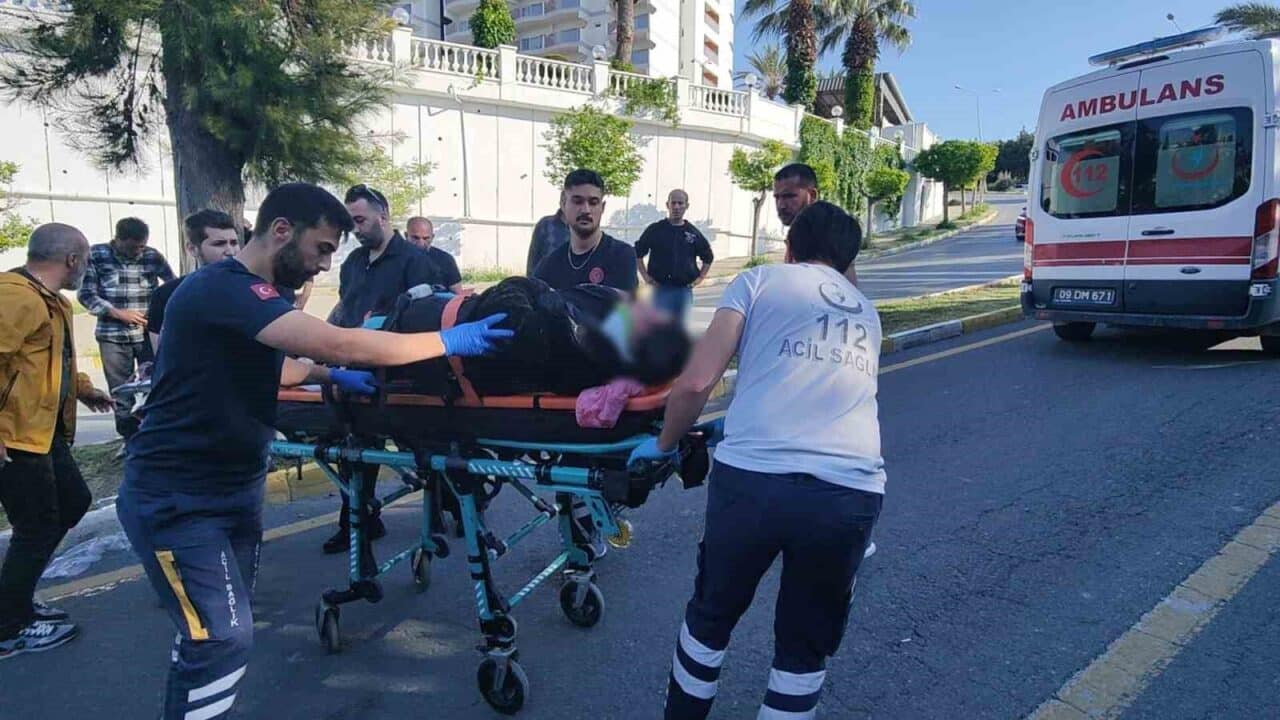 Kuşadası'nın Kadınlar Denizi Mahallesi'nde D.B. isimli motosiklet sürücüsü, virajı alamayıp