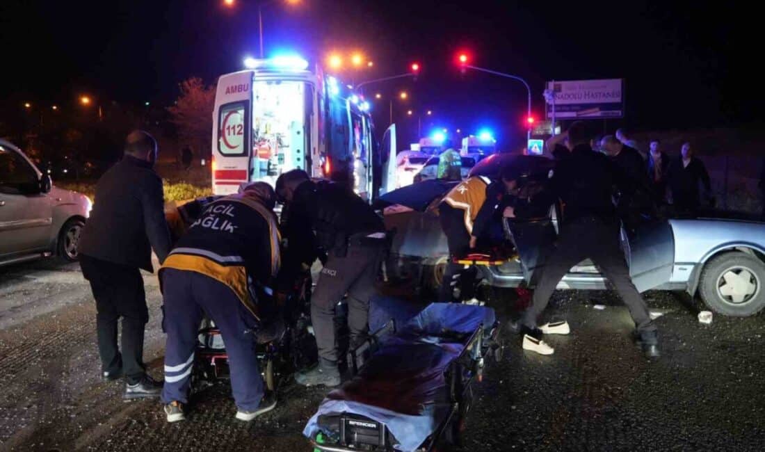 Kastamonu-İnebolu karayolu üzerinde E.K. (21) yönetimindeki otomobil, kırmızı ışıkta bekleyen