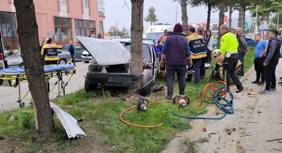 Isparta'nın Yalvaç ilçesinde G.K. yönetimindeki Tofaş marka otomobil, direksiyon hakimiyetinin