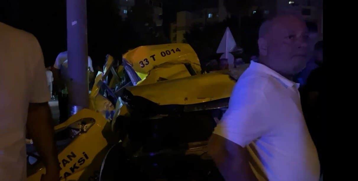 Mersin'de Serdar G. yönetimindeki ticari taksi, kontrolden çıkarak ağaç ve