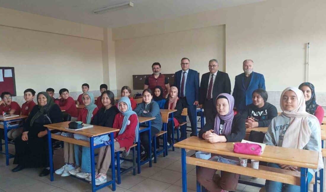 Akşehir’de Şehit Coşkun Karabulut’un Annesi Okulu Ziyaret Etti Konya'nın Akşehir ilçesinde, Şehit Coşkun Karabulut'un annesi Döndü Karabulut, adının