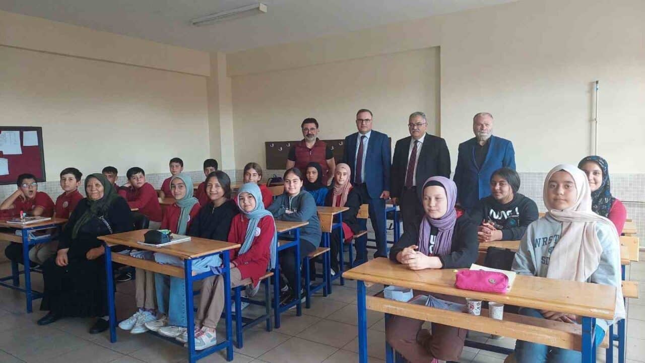 Konya'nın Akşehir ilçesinde, Şehit Coşkun Karabulut'un annesi Döndü Karabulut, adının