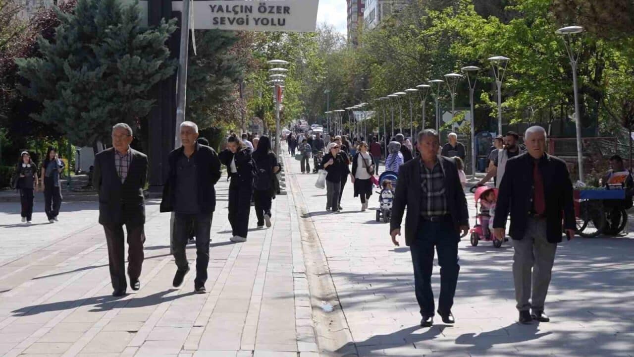 Konya'nın Kulu ilçesinde meydana gelen 5,2 büyüklüğündeki deprem, Kırıkkale dahil
