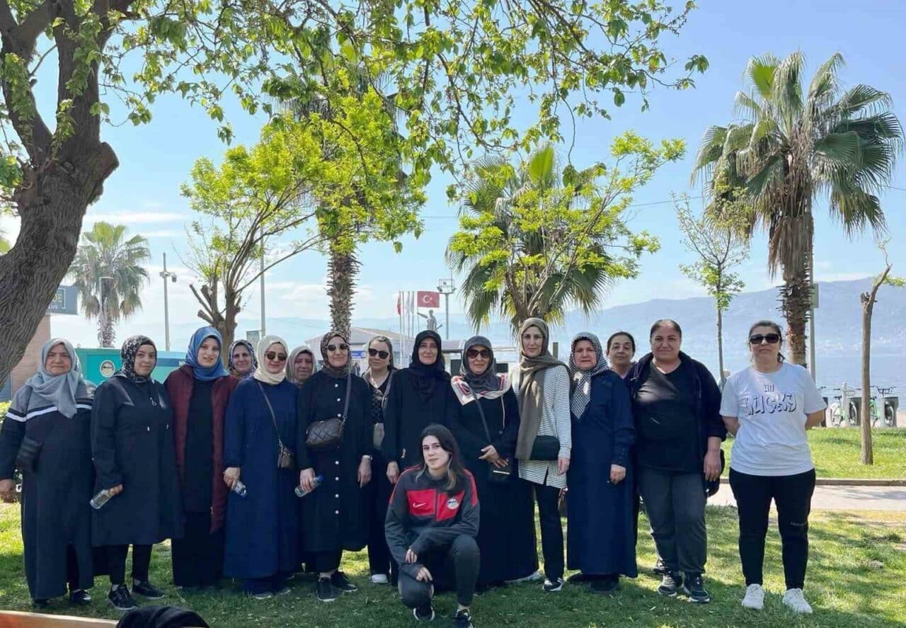 Körfez Belediyesi, çocuklar ve gençler için spor okulları düzenlerken, yetişkinler