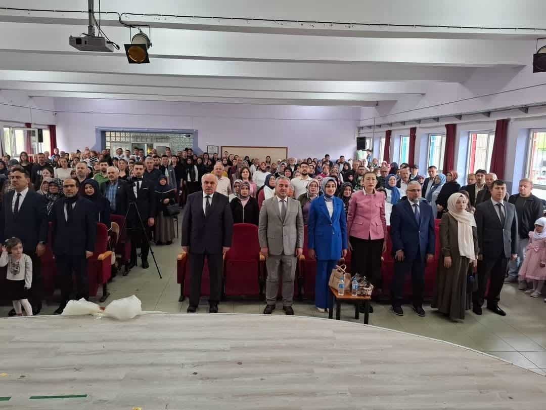 Aydın'ın Köşk ilçesinde yapılan Çarşı Mahallesi Kur’an Kursu yılsonu kapanış