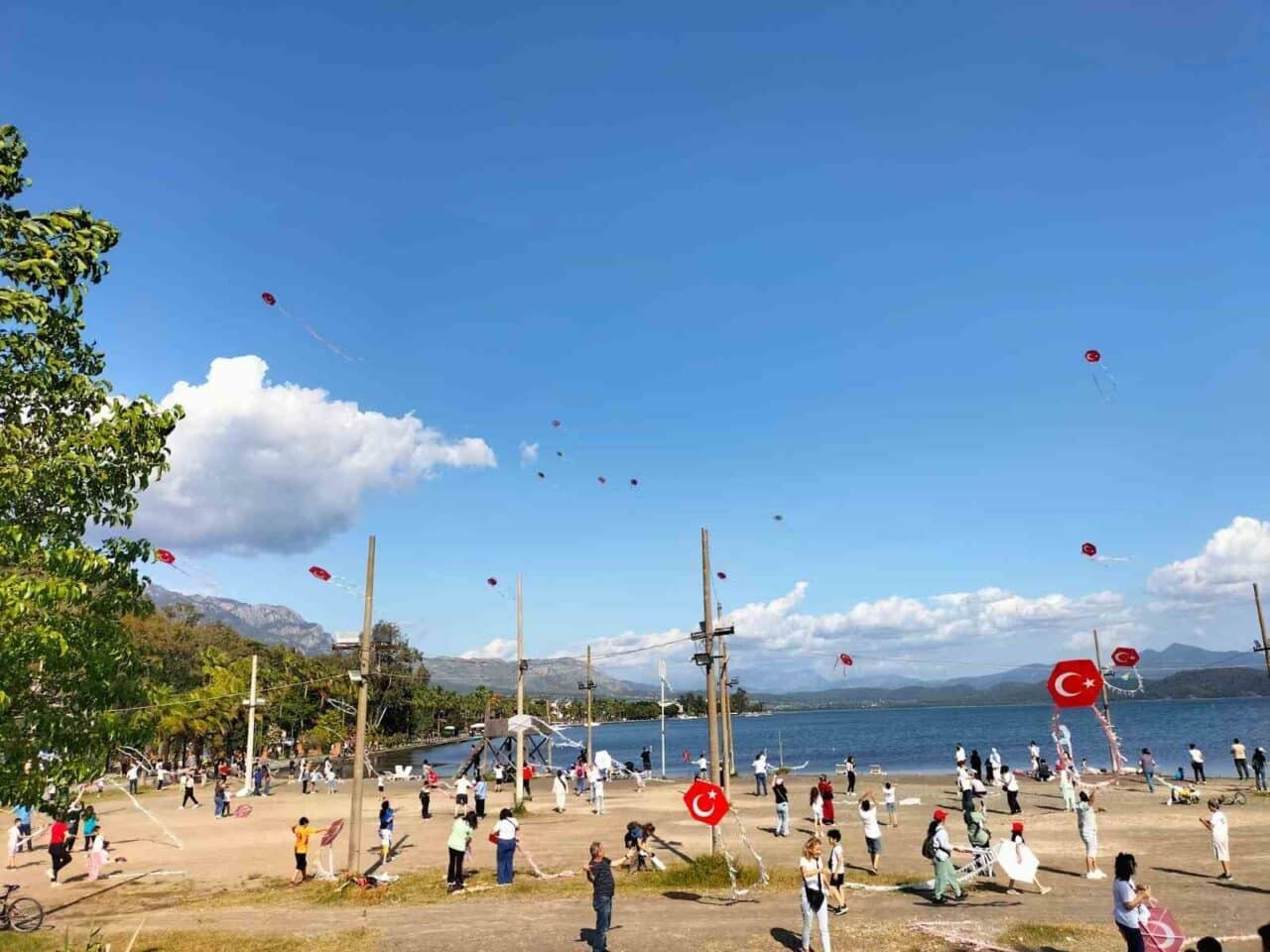 Muğla'nın Köyceğiz ilçesinde Gençlik Haftası, çeşitli etkinliklerle kutlanıyor. İlk olarak