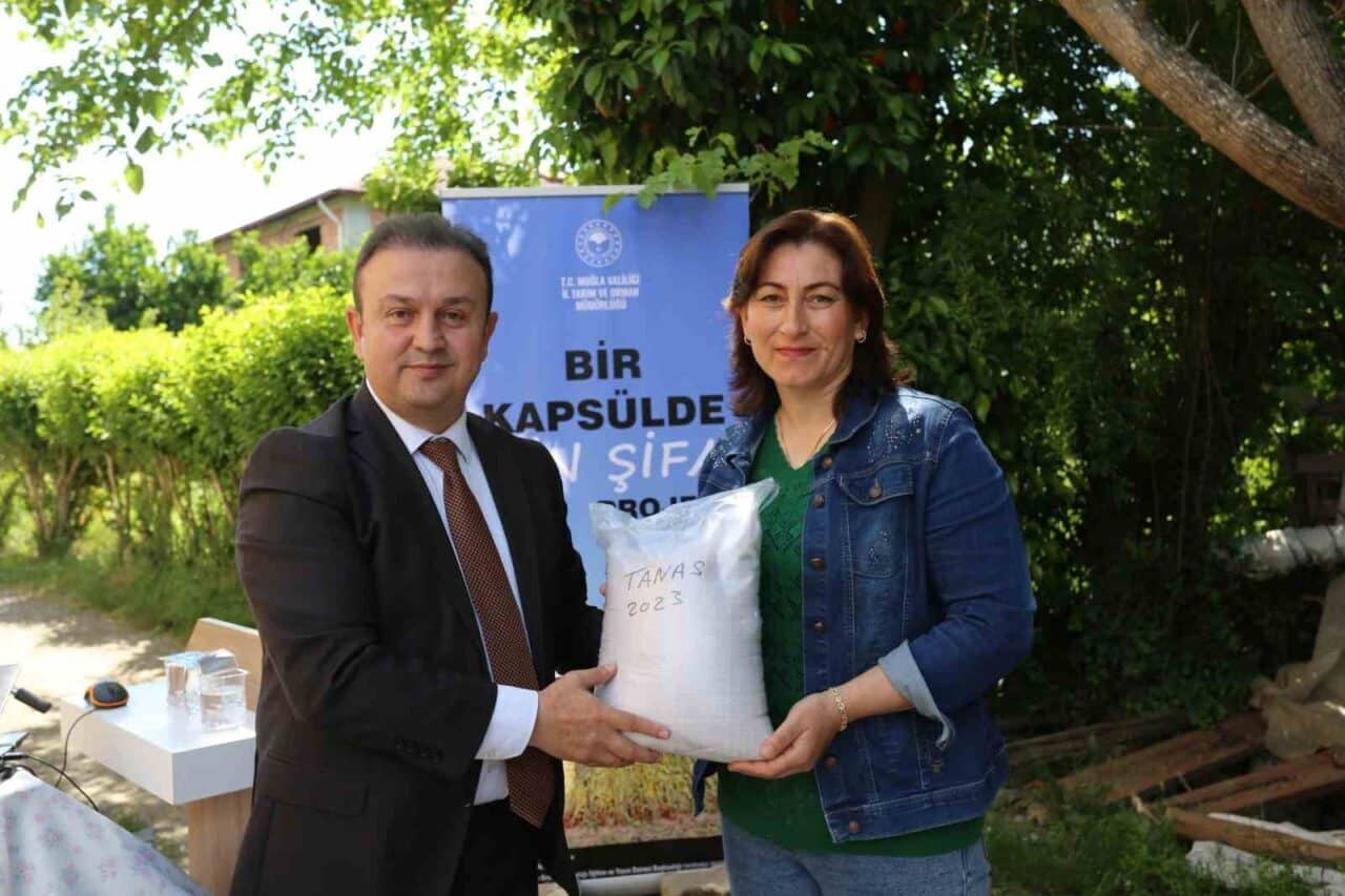 Muğla'da "Bir Kapsülde Bin Şifa" projesi kapsamında düzenlenen etkinlikte, Ziraat