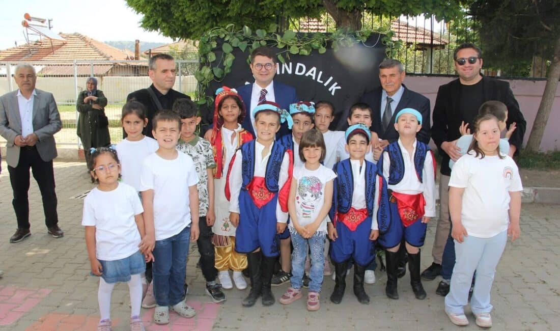 Manisa'nın Kula ilçesindeki Zafer İlkokulu, Dünya Engelliler Haftası için çeşitli