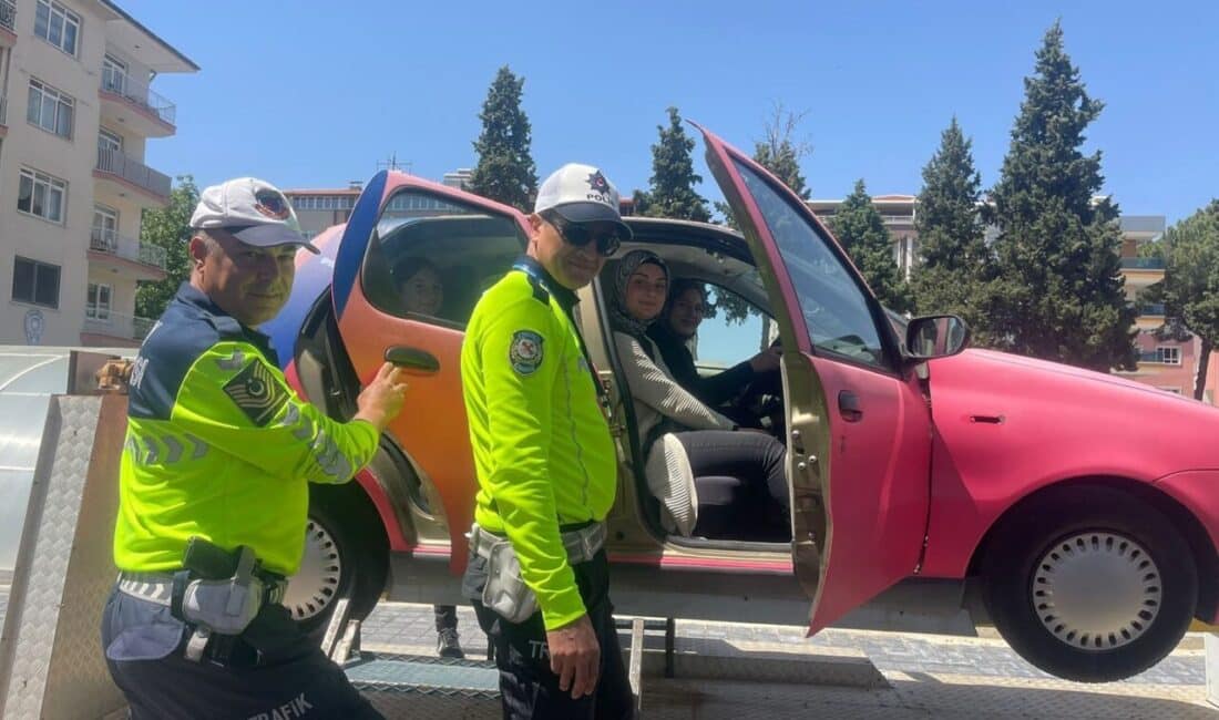 Manisa'nın Kula ilçesinde Karayolu Trafik Haftası etkinlikleri kapsamında İlçe Emniyet