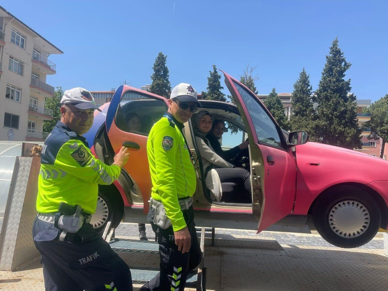 Manisa'nın Kula ilçesinde Karayolu Trafik Haftası etkinlikleri kapsamında İlçe Emniyet