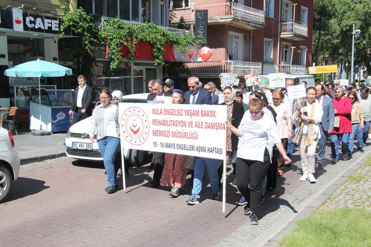 Manisa'nın Kula ilçesinde Dünya Engelliler Haftası kapsamında Engelsiz Yaşam Bakım