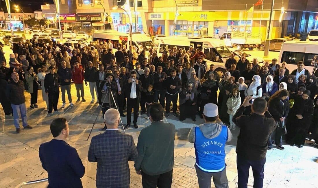 Konya'nın Kulu ilçesinde 55 hacı adayı, Merkez Camii önünde Kulu