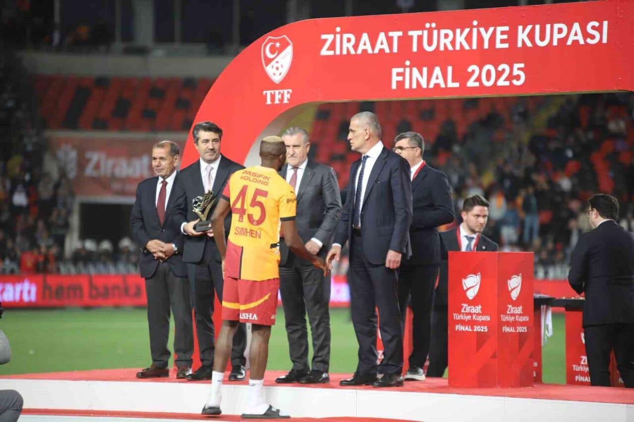 Galatasaray, 63. Ziraat Türkiye Kupası finalinde Trabzonspor'u 3-0 yenerek kupayı