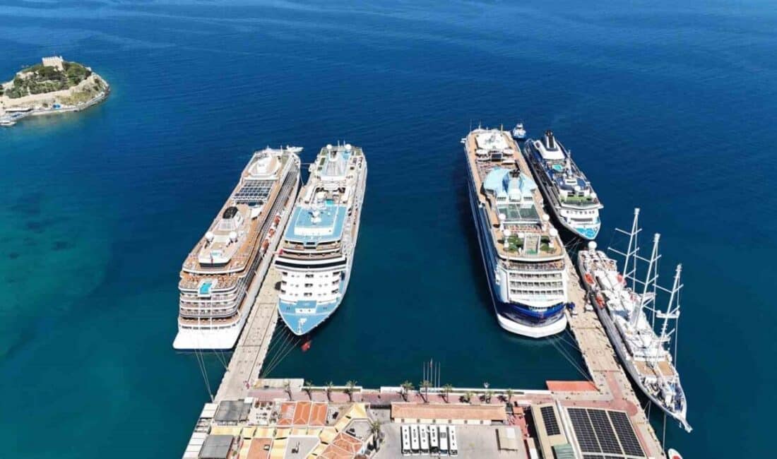 Kuşadası'nda bu sabah demirleyen 5 kruvaziyer gemisi, çoğunluğu ABD'li olan