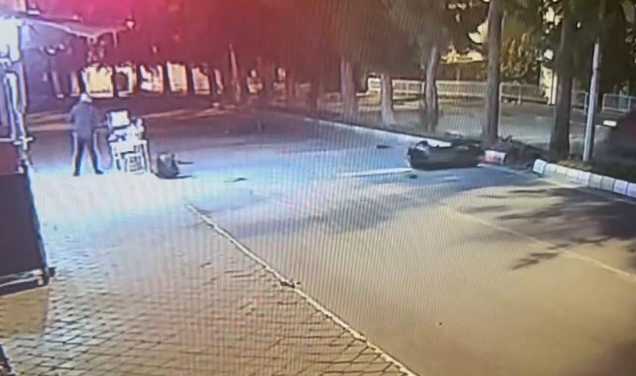 Aydın'ın Kuşadası ilçesinde, 36 yaşındaki Ahmet Nuri Kıyık idaresindeki motosiklet,
