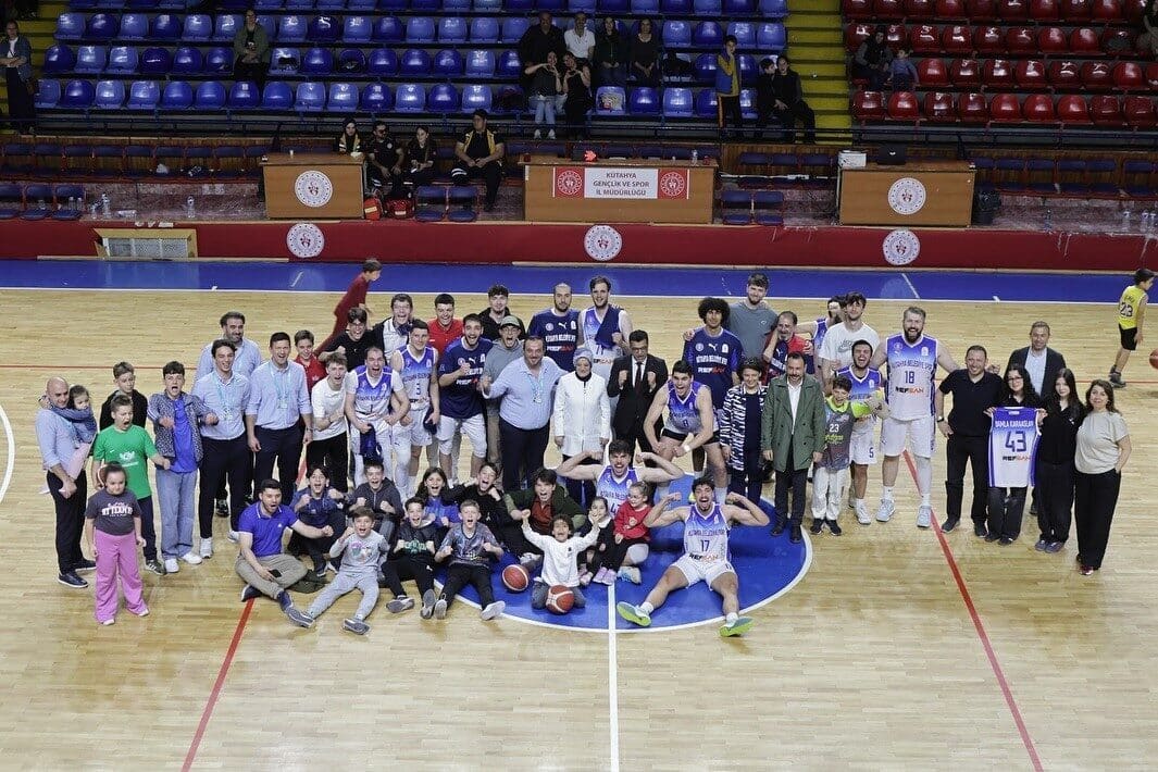 Kütahya Belediyespor Erkek Basketbol Takımı, İzmit Akademi Spor Kulübü’nü 127-97