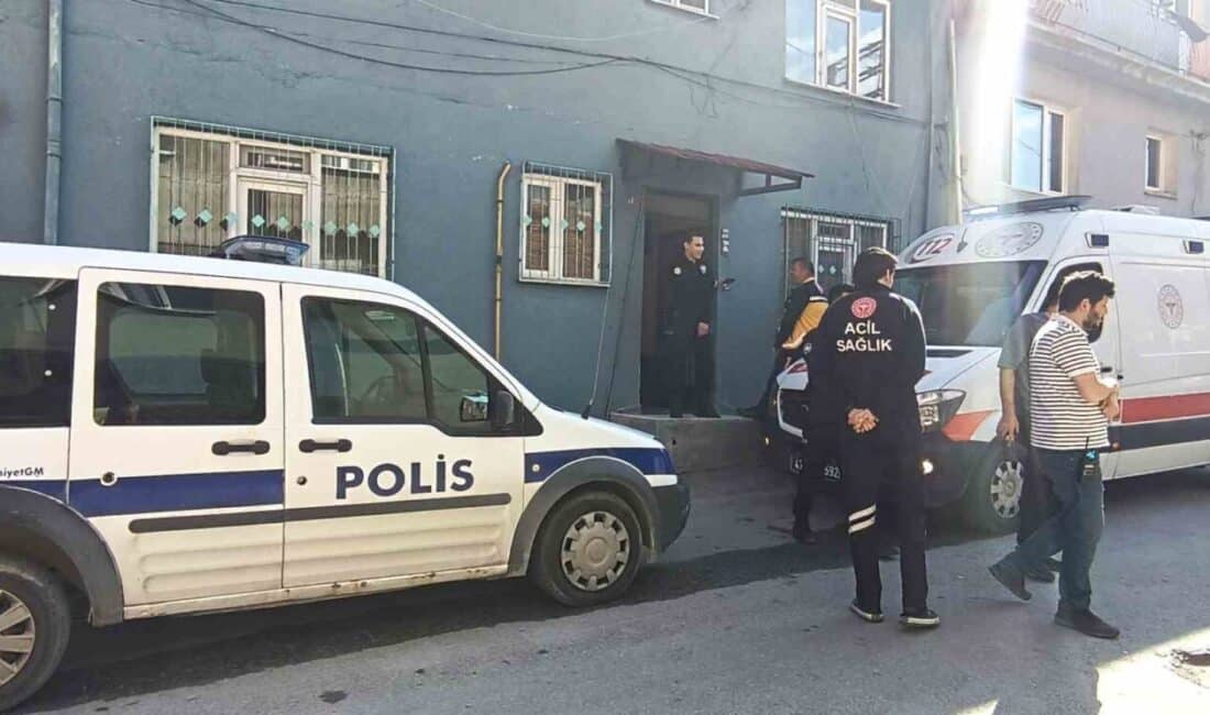Kütahya’da 32 yaşındaki muhasebeci Gökhan Demir, evinde bilgisayar başında ölü bulundu. Kütahya'da 32 yaşındaki muhasebeci Gökhan Demir, evinde bilgisayar başında ölü