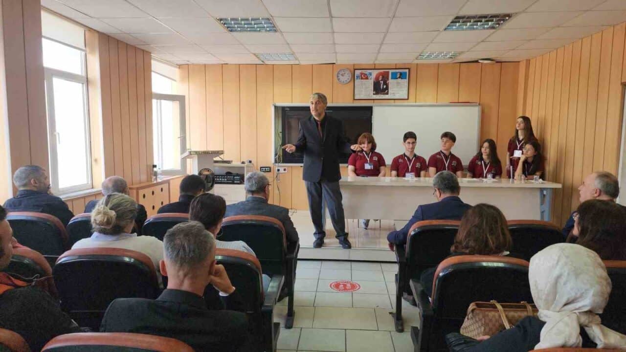 Kütahya Ali Güral Lisesi, "Liselerde Bilim Uygulamaları" projesi kapsamında düzenlediği