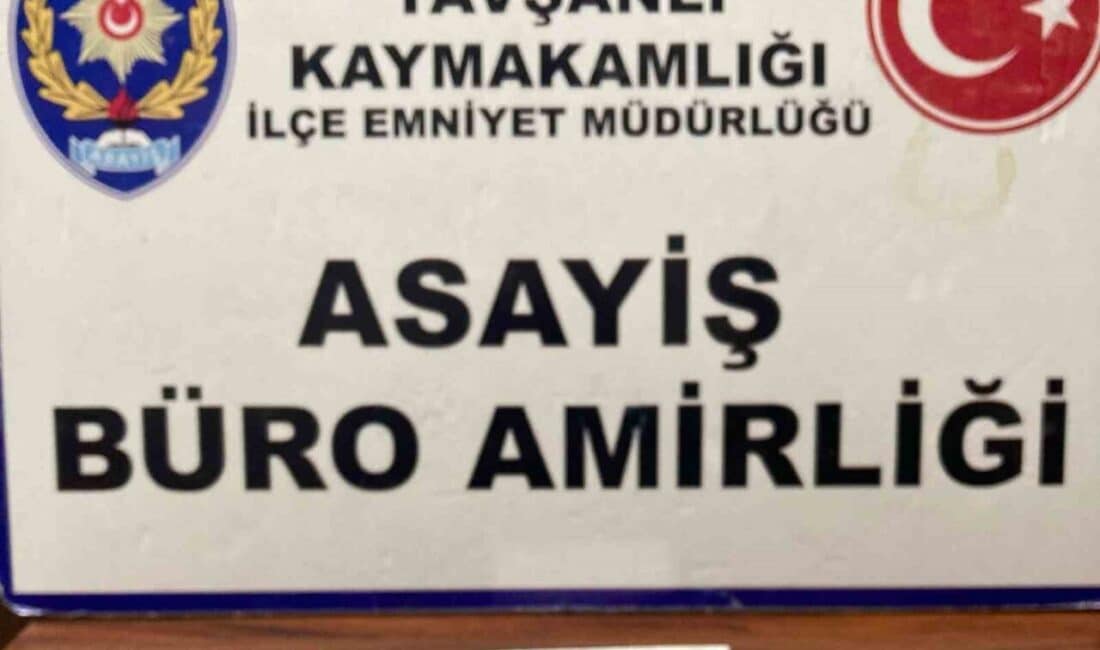 Kütahya’da Uyuşturucu İle Yakalanan Kitap Satıcısı Tutuklandı Kütahya'da, D.C. isimli bir şahıs, mobil alışveriş uygulaması aracılığıyla kitap